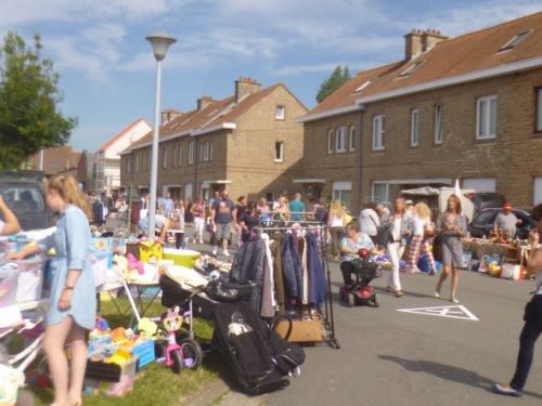 Grote Rommelmarkt Veurne (Belgi�) : Zannekinlaan