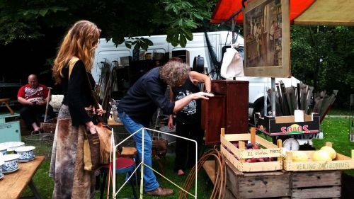 Rommelmarkt Uden : Lekker snuffelen in het park