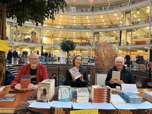 Boekenmarkt Haarlem : Drie schrijvers van Uitgeverij de Brouwerij presenteren hun historische romans